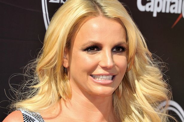 صورة لـ أربعة أشياء صادمة عرضت للبيع على الانترنت لن تصدق ذلك! | Singer-Britney-Spears-arrives-at-the-2015-ESPYS-DzTechs