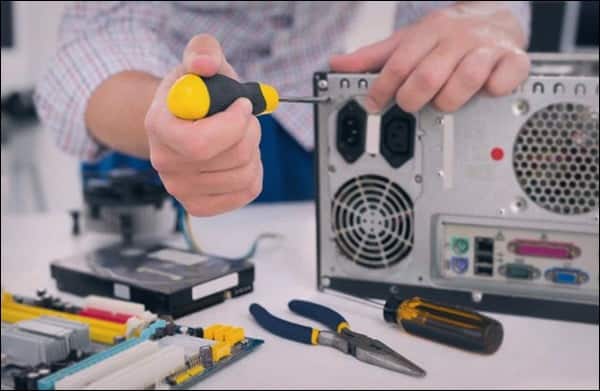 صورة لـ الاحتياطات الأمنية الواجب اتخاذها قبل أخذ حاسوبك الى مركز الاصلاح | computer-repair-e1439924483529-DzTechs
