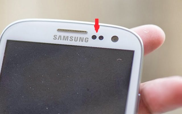 صورة لـ الدور المهم الذي تقوم به النقاط في جانب الكاميرا الأمامية لهاتفك | image1-DzTechs