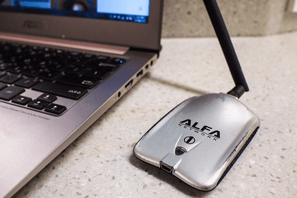 صورة لـ شرح لكيفية استقبال شبكة الواي فاي البعيدة وإعادة بثها في منزلك بدون راوتر | Alfa-U036H-1400x1050-DzTechs