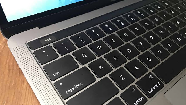 صورة لـ 3 استخدامات مفاجئة لمفتاح الخروج Esc على الماك MAC | macbook-kb-min