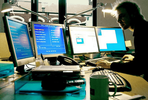 صورة لـ Windows 10 لا يقوم بالتمهيد؟ إصلاحات لتشغيل الكمبيوتر مرة أخرى | computer-turns-off-after-starting