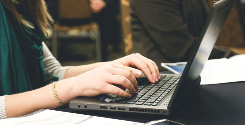 صورة لـ 6 تطبيقات أساسية للكمبيوتر المحمول للمُستخدمين الذين يُسافرون بكثرة | best-laptop-apps-header-1