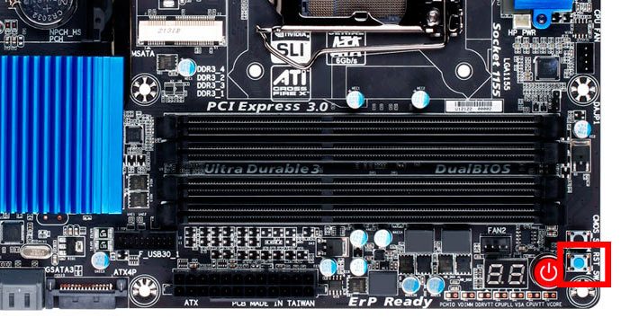 صورة لـ كيفية إعادة تعيين CMOS الخاص بحاسوبك ولماذا قد تحتاج إلى فعل هذا؟ | cmos-reset-motherboard-button-DzTechs