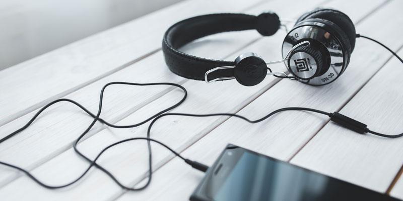 صورة لـ أفضل 7 تطبيقات مجانية لتحميل الموسيقى على الأندرويد | free-music-download-apps-android-header-DzTechs