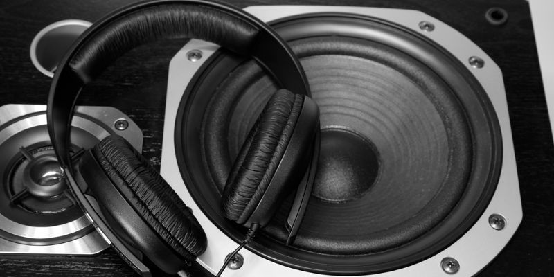 صورة لـ كيفية تشغيل الصوت من خلال مخرجين أو أكثر للأجهزة في لينكس | output-audio-multiple-devices-featured-DzTechs