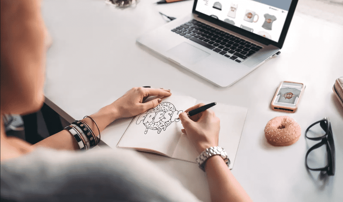 صورة لـ كيفية بيع القمصان على الإنترنت: أفضل المنصات لتصميم وبيع قمصان مُخصصة على الإنترنت | Tee-shirt-Feature-min