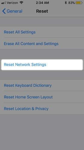 صورة لـ مُتصفح Safari لا يعمل على الـ iPhone الخاص بك؟ إليك كيفية إصلاحه | iphone-reset-network-settings-DzTechs