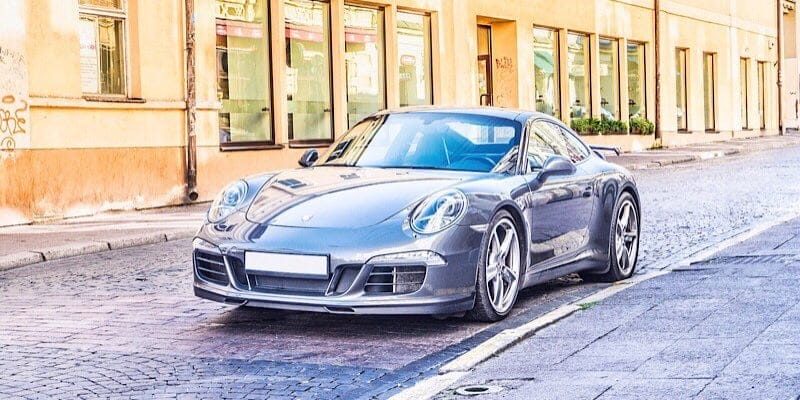 صورة لـ دبي ستقدم لوحات ترخيص ذكية لإعلام المسعفين الطبيين عند وقوع أي حادث | news-smart-license-plates-featured-DzTechs