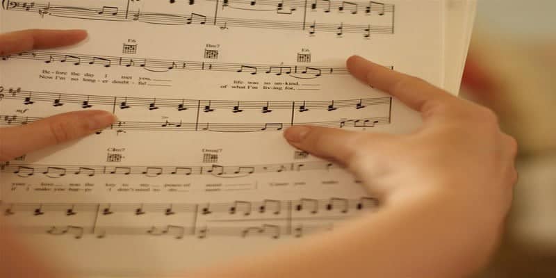 صورة لـ أفضل تطبيقات Android لمعرفة كلمات الأغاني | Lyrics-Featured-DzTechs