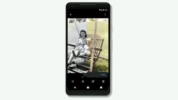 صورة لـ 5 ميزات جديدة مثيرة تم الإعلان عنها في Google I / O 2018 | best-new-features-announcements-google-photos-colorize-DzTechs
