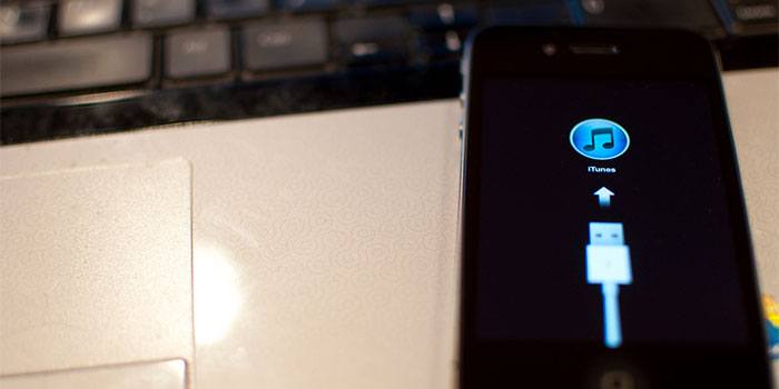 صورة لـ هل ما زلت بحاجة إلى عمل Jailbreak لهاتف iPhone الخاص بك في 2023؟ | jailbreak-iphone-2018-3-DzTechs