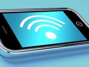 صورة لـ كيفية حماية هاتفك الذكي ضد برامج التجسس والاختراق | public-wi-fi-danger-DzTechs