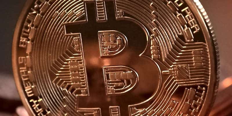 صورة لـ 6 استراتيجيات مفيدة للحفاظ على الأمان عند تداول العملات المشفرة | crypto-trade-00-featured-DzTechs