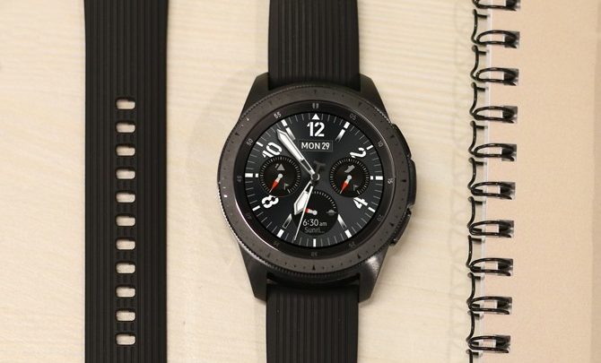 صورة لـ كيف تأخذ لقطات الشاشة على Samsung Galaxy Watch و Gear S3 | done