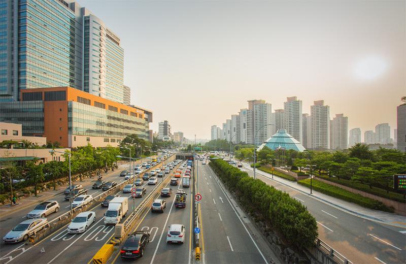 صورة لـ ما مدى السرعة التي يحتاجها اتصال الإنترنت الخاص بك؟ | internet-speed-bandwidth-DzTechs