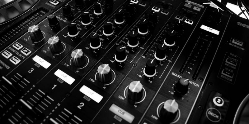 صورة لـ أفضل تطبيقات إنشاء الموسيقى على Android لتأليف الموسيقى أثناء التنقل | music-feature