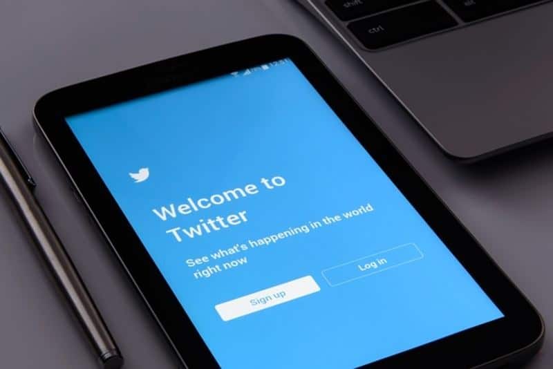 صورة لـ أدوات مفيدة لمساعدتك على متابعة الغير المتابعين على حسابك Twitter | twitter-unfollow-twitter-screen-DzTechs