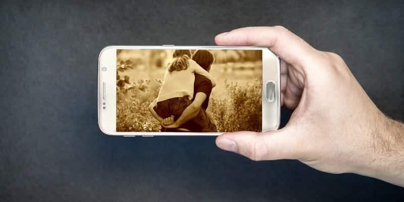 صورة لـ ما هي شبكة الهاتف المحمول ” Piggybacking “؟ | Piggybacking-Featured-Image-DzTechs