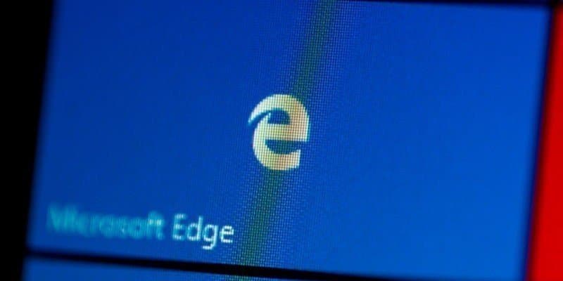 صورة لـ يمكن أن يؤدي تنزيل Chrome عبر Microsoft Edge إلى البرامج الضارة و Adware | microsoft-edge-bing-malware-featured-DzTechs
