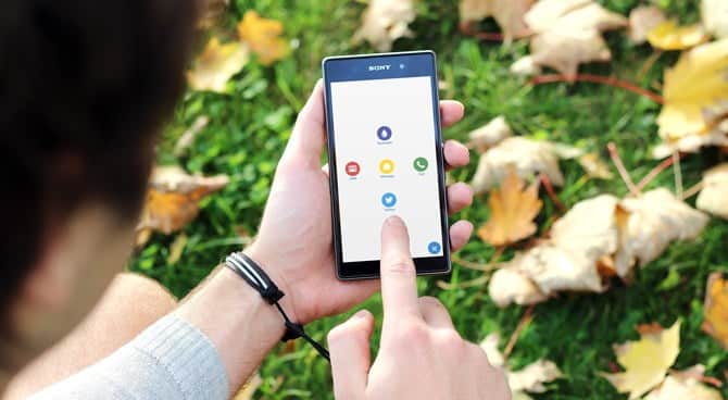 صورة لـ أفضل 10 تطبيقات لجعل الرسائل النصية تلقائية | sony-phone-mockup-DzTechs