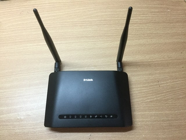 صورة لـ مُتصل بشبكة Wi-Fi ، ولكن لا يوجد اتصال إنترنت في Windows؟ ها هي الإصلاحات! | wifi-no-internet-router-DzTechs