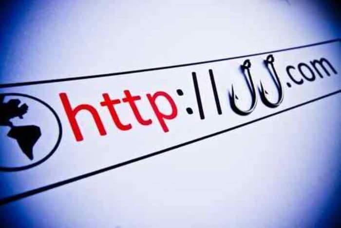 صورة لـ 4 هجمات سيبرانية مشتركة تُستخدم ضد كبار السن في 2023 | Recognize-Phishing-Website-Check-URL-DzTechs