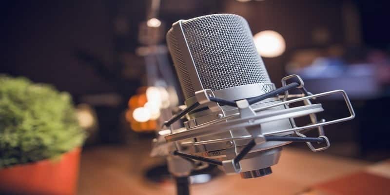 صورة لـ 3 تطبيقات Android لإنشاء محاكاة صوتية ساخرة | Voices-Featured-DzTechs