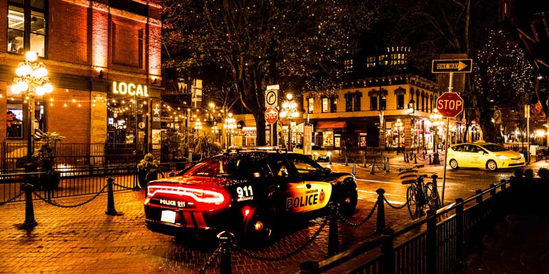 صورة لـ أفضل التطبيقات للاستماع إلى إذاعة الشرطة لنظام Android | best-police-scanner-apps-android-header-DzTechs