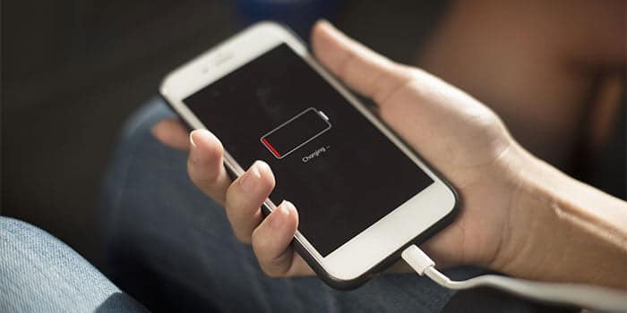 صورة لـ ما مدى أهمية صحة البطارية على الهاتف الخاص بك؟ | does-battery-health-matter-charging-iPhone-smlr-DzTechs