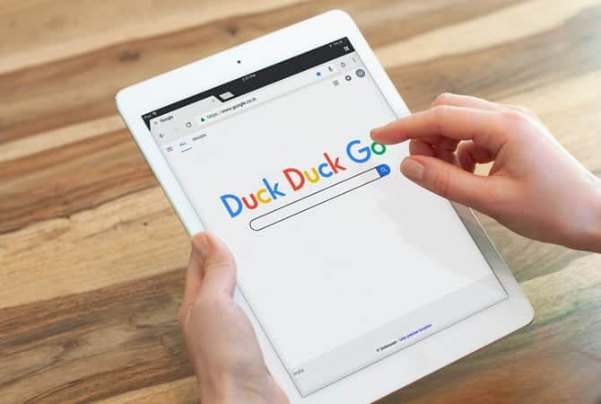 صورة لـ مُقارنة بين DuckDuckGo و Google: من هو المُتصفح الأكثر خصوصية ولماذا | feature-ima-DzTechs