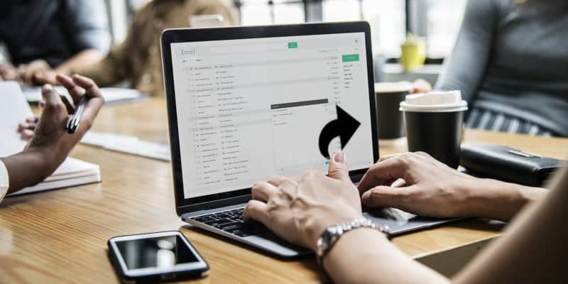 صورة لـ كيفية إعادة توجيه رسائل بريد إلكتروني متعددة مرة واحدة في Gmail باستخدام Chrome | forward-emails-featured-DzTechs