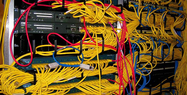 صورة لـ كيفية رعاية الكابلات لديك لضمان طول عمرها | how-to-care-for-cables-organized-DzTechs