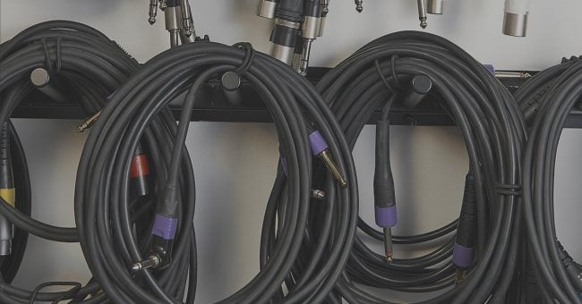 صورة لـ كيفية رعاية الكابلات لديك لضمان طول عمرها | how-to-care-for-cables-storage-DzTechs