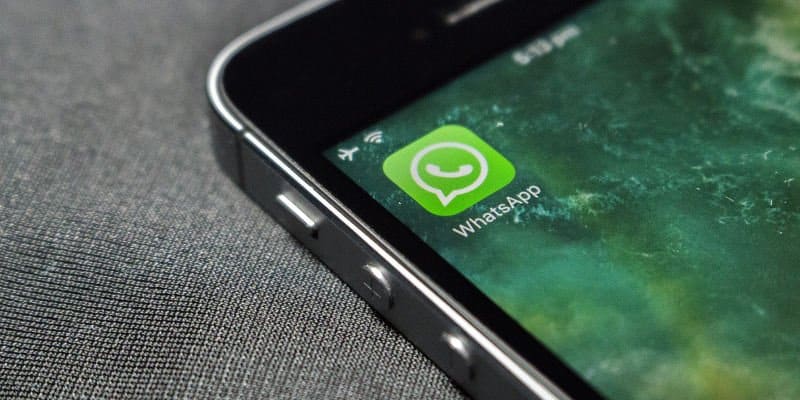 صورة لـ كيفية إضافة مربع دردشة WhatsApp إلى موقع WordPress الخاص بك | wordpress-whatsapp-featured-DzTechs