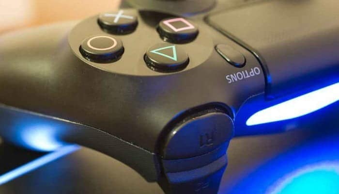 صورة لـ كيفية توصيل وحدة تحكم PS4 بجهاز Mac الخاص بك | ps4-controller-mac-lightbar-DzTechs
