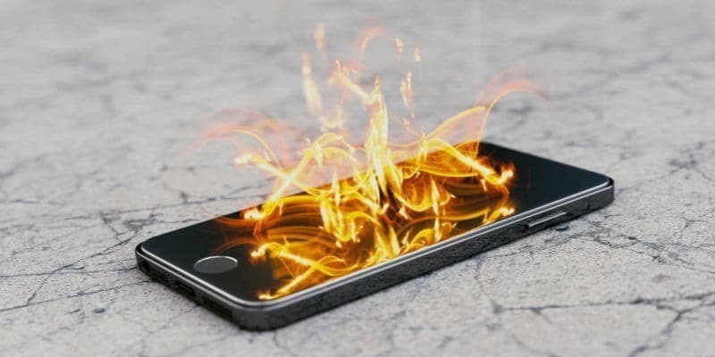 صورة لـ لماذا تنفجر بطاريات الهواتف الذكية وكيف تحمي نفسك منها | smartphone-explosions-featured-DzTechs