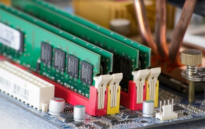 صورة لـ أخطاء لتجنبها عند شراء أجزاء جديدة لأجهزة الكمبيوتر الشخصية | mistakes-gaming-ram-modules-DzTechs