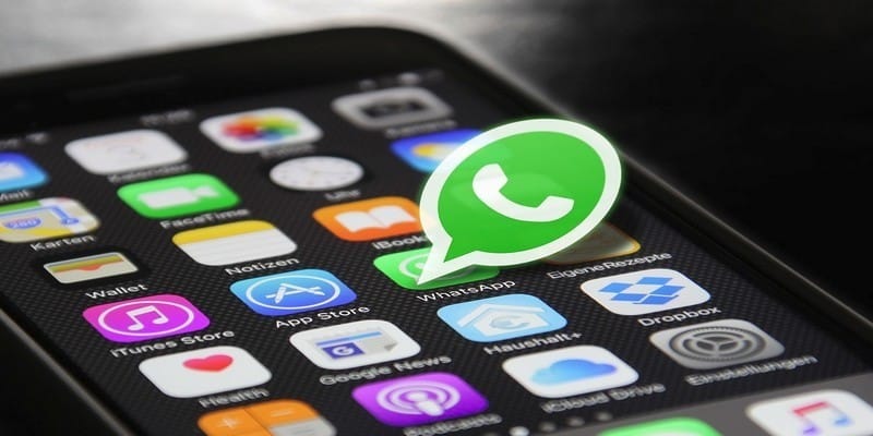 صورة لـ ماذا تفعل إذا كان شخص ما لديه إمكانية الوصول إلى حساب WhatsApp الخاص بك | Whats-Featured-DzTechs