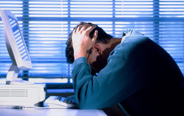 صورة لـ كيف تقرر ما إذا حان الوقت لجهاز كمبيوتر جديد | signs-computer-dying-sluggish-crashing-DzTechs