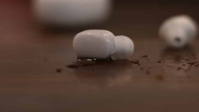 صورة لـ مراجعة سماعات Xiaomi MI Airdots – هل تستحق كل هذا الضجيج؟ | splash-proof-DzTechs