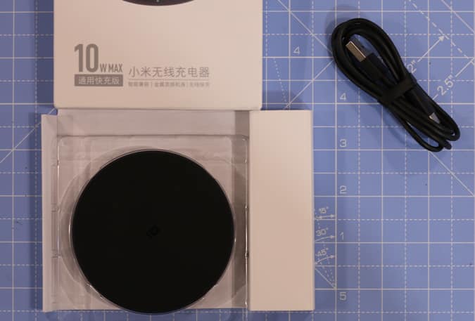 صورة لـ مراجعة كاملة لشاحن Xiaomi Mi اللاسلكي 10W – ضربة أخرى؟ | whats-in-the-box-1-DzTechs