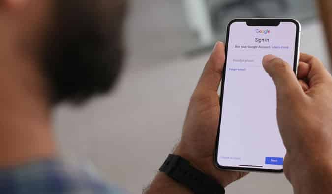 صورة لـ كيفية استخدام هاتف Android للتحقق من تسجيل الدخول في Google على iOS باستخدام 2SV | 2-step-vs-iphone-min-DzTechs