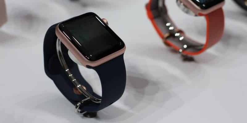 صورة لـ كيفية إلغاء الإقتران واستعادة بيانات Apple Watch الخاصة بك | Apple-Watch-Unpair-featured-e1561000896535-min-DzTechs