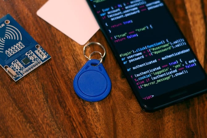 صورة لـ كيفية برمجة علامات NFC – دليل خطوة بخطوة مع مثال تعليمي | feature-image-min-DzTechs