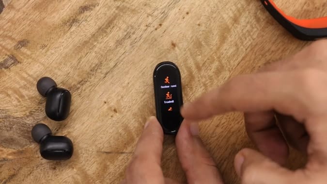 صورة لـ Honor Band 4 مقابل Mi Band 4 – مقارنة بعيدا عن المواصفات! | mi-inbuilt-activity-min-DzTechs