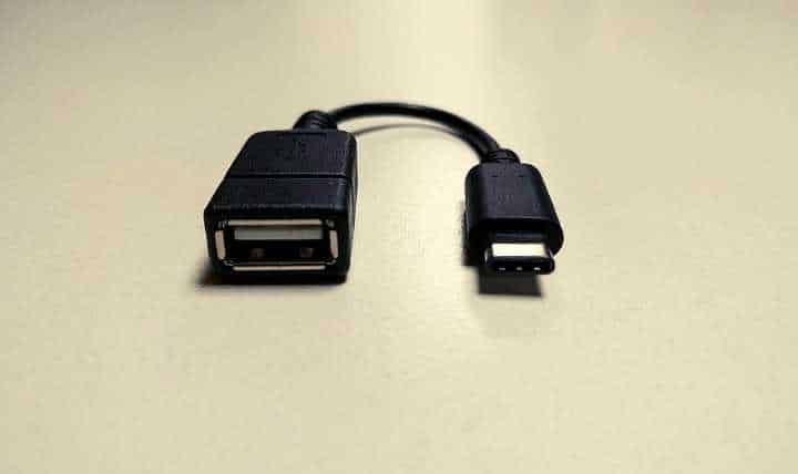 صورة لـ كيفية الوصول إلى بيانات هاتف Android مع شاشة مكسورة | Access-broken-phone-OTG-adapter-min-DzTechs