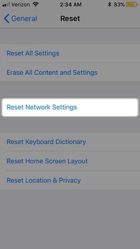 صورة لـ مُتصفح Safari لا يعمل على الـ iPhone الخاص بك؟ إليك كيفية إصلاحه | iphone-reset-network-settings-DzTechs