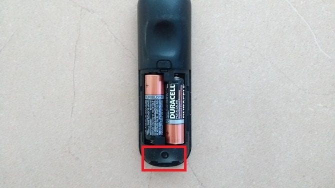 صورة لـ كيفية إعداد واستخدام Roku Streaming Stick للمرة الأولى | roku-remote-670x376-min-DzTechs