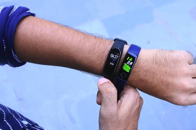 صورة لـ Honor Band 5 مقابل MI Band 4 – أي سوار للياقة البدنية يجب أن تشتريه | Display-min-DzTechs